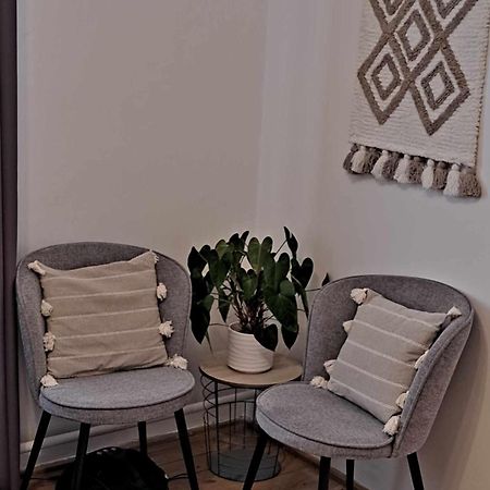 Cozy Town Center Retreat Apartamento Komárno Exterior foto