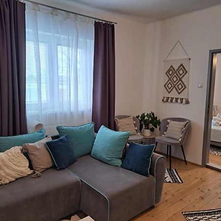 Cozy Town Center Retreat Apartamento Komárno Exterior foto