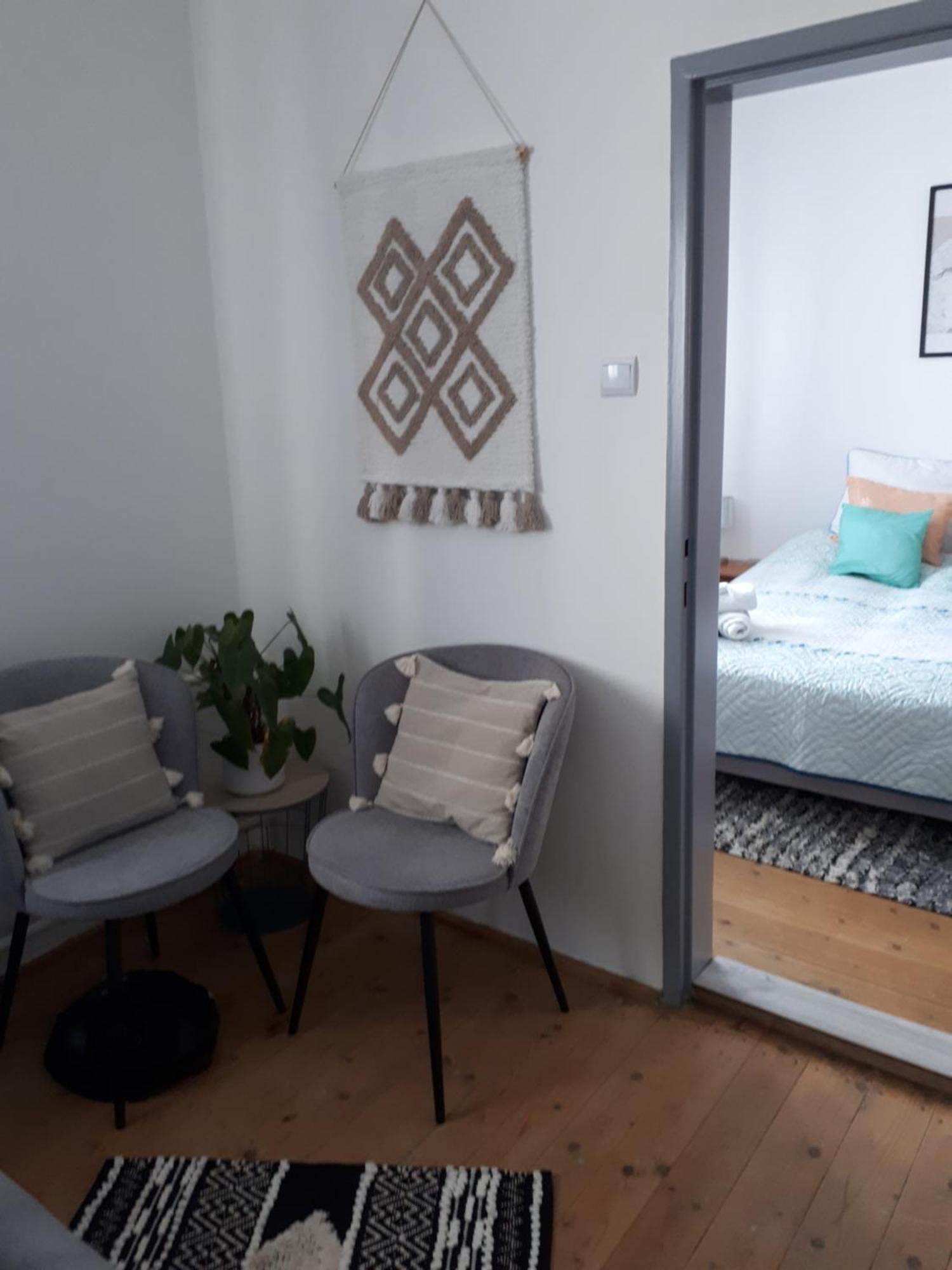 Cozy Town Center Retreat Apartamento Komárno Exterior foto